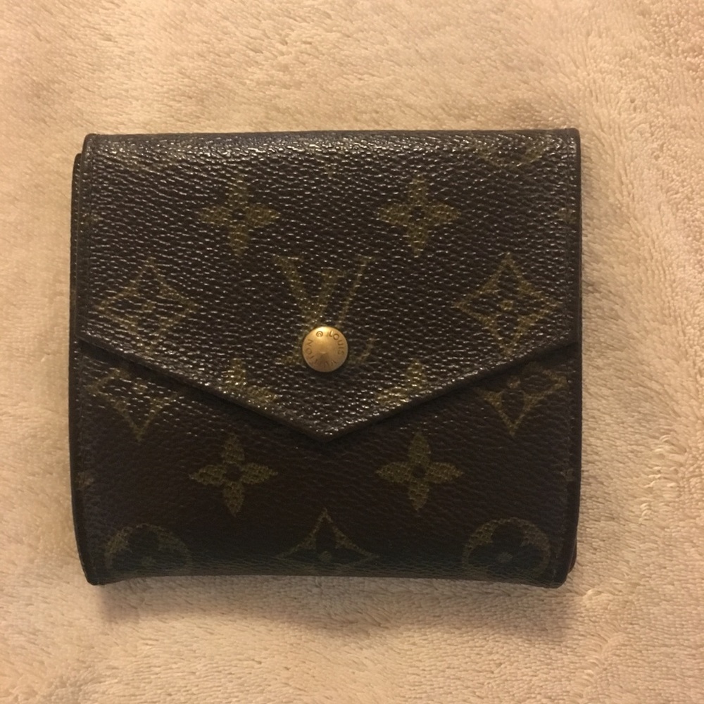 Louis Vuitton Elise Trifold 🌼 authentic!